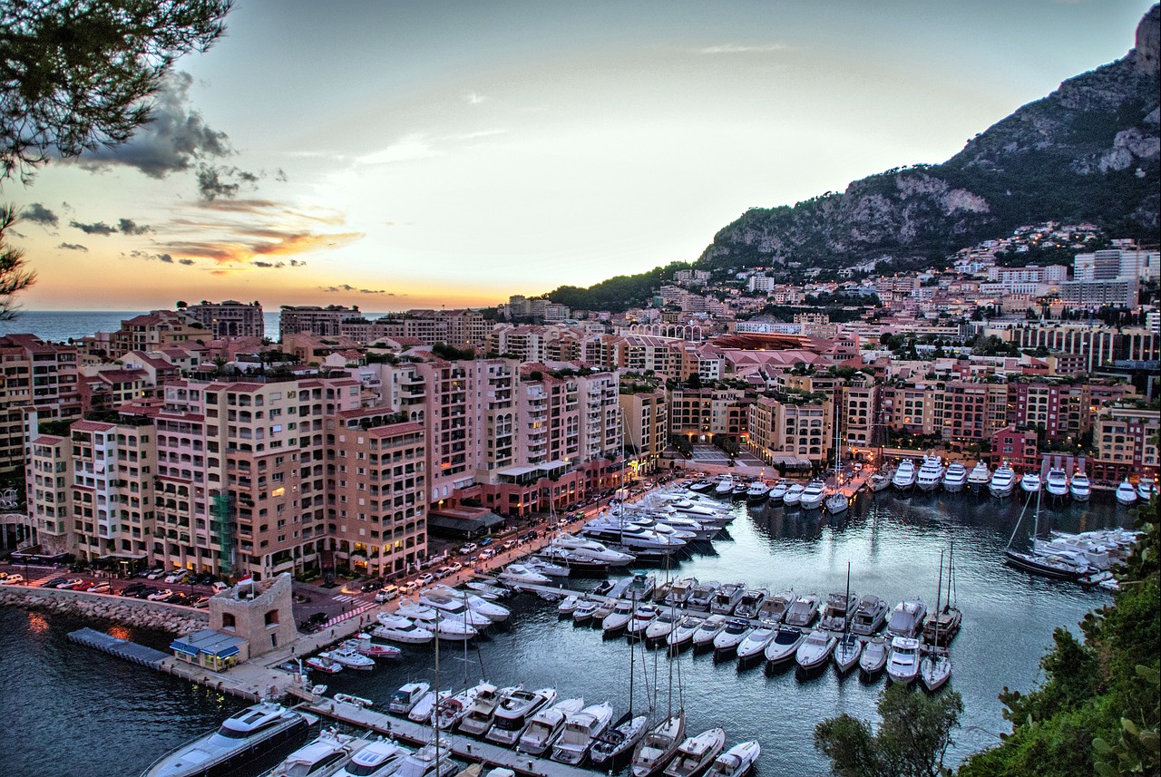 Yachts in Cannes harbour - Luxrury travel